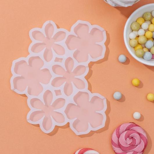 Форма для леденцов «Цветочки», 14×12×0,7 см, 6 ячеек, цвет белый
